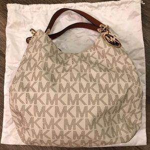 Micheal Kors hand bag